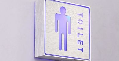 Carteles de luz para iluminar la entrada del cuarto de baño y aseo